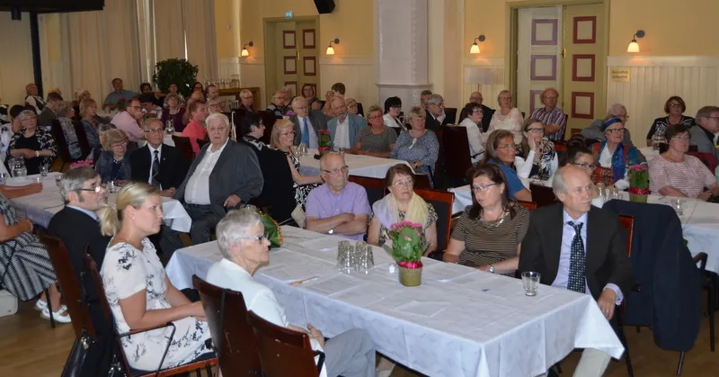 Sukukokouksen osanottajia Wanhalla Työskillä 23.8.2015
