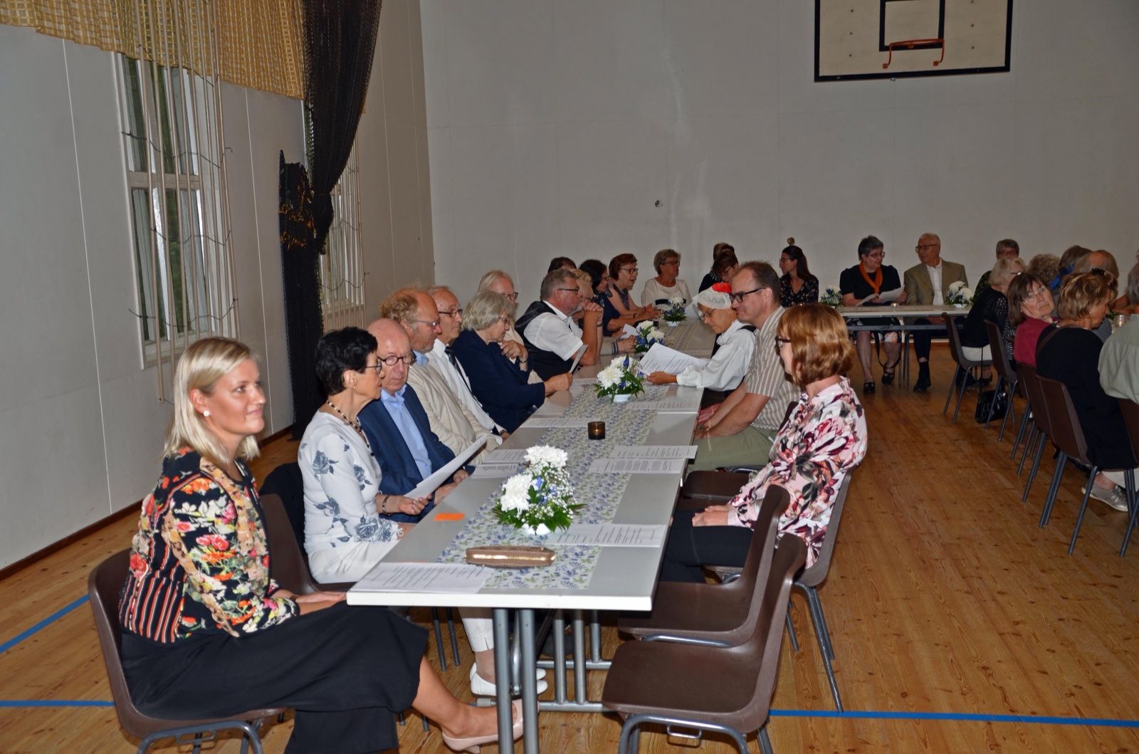 Kokousväkeä sukukokouksessa Pirttilässä 19.8.2018
